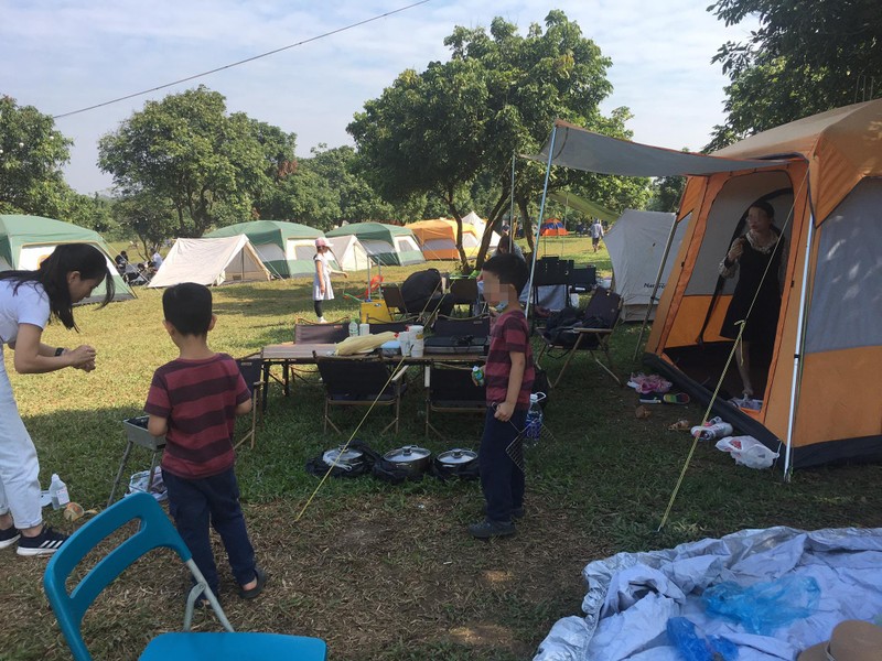 Cuối tuần người Hà Nội đi cắm trại dã ngoại thay vì đến siêu thị