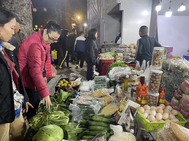 Quá tải Lễ hội văn hóa ẩm thực Hà Nội 2023