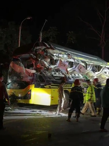 Hiện trường vụ tai nạn giao thông nghiêm trọng tại Tuyên Quang