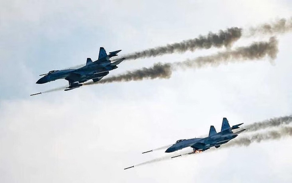 Nga tung hoành trên không, Ukraine dò dẫm trên mặt đất