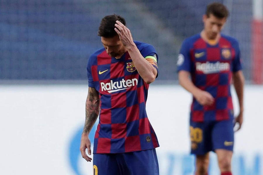 [ẢNH] Messi ôm mặt đau khổ trong đêm kinh hoàng của Barca