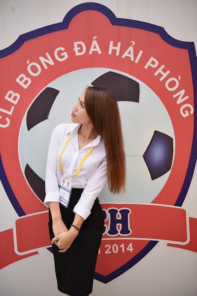 [ẢNH] Vẻ đẹp gợi cảm của nữ trọng tài Việt Nam đang được CĐV 'săn lùng'