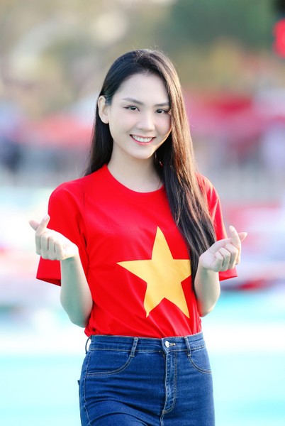 [ẢNH] Trần Tiểu Vy đọ nhan sắc đỉnh cao cùng tân Hoa hậu Đỗ Thị Hà