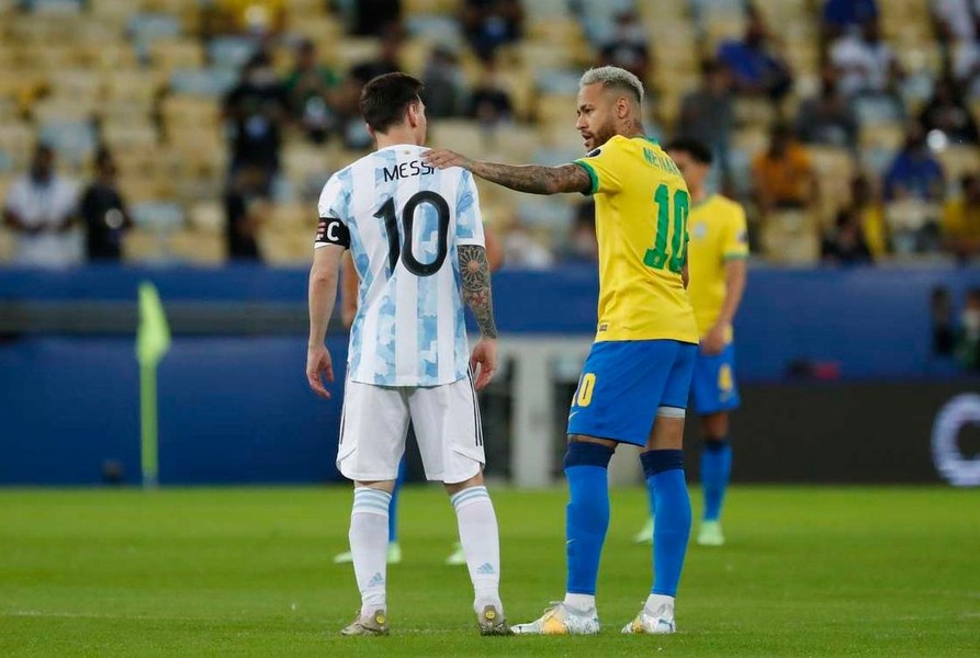 [ẢNH] Cảm xúc trái chiều của Messi và Neymar ở chung kết 