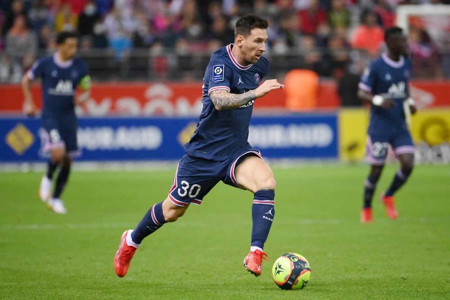 [ẢNH] Messi gây sốt như thế nào ở trận đầu tiên cho PSG