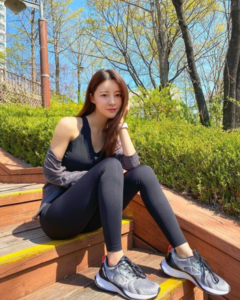[ẢNH] Nhan sắc đời thường đẹp mê mẩn của 'nữ thần yoga' Hàn Quốc