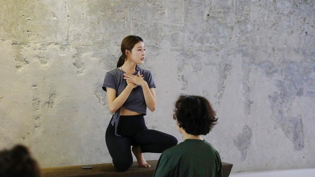 [ẢNH] Đường cong cơ thể hoàn mỹ của 'nữ thần yoga' Hàn Quốc