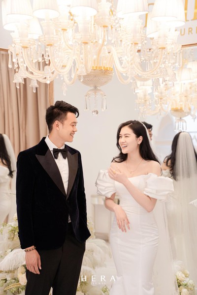 Ảnh cưới hậu vệ Thành Chung và bạn gái xinh đẹp được hé lộ