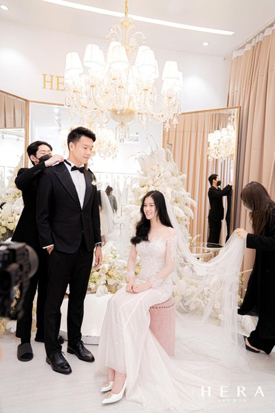 Ảnh cưới hậu vệ Thành Chung và bạn gái xinh đẹp được hé lộ