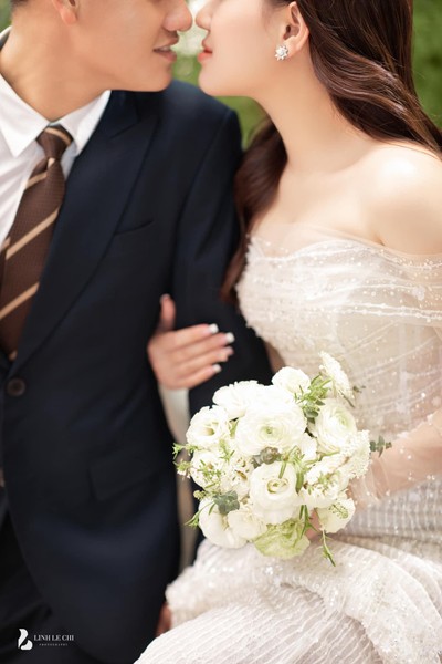 Ảnh cưới lãng mạn của Hồ Tấn Tài và hôn thê hơn 2 tuổi