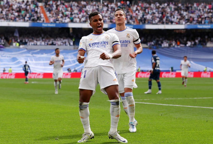 Real Madrid diễu hành mừng vô địch giữa biển người