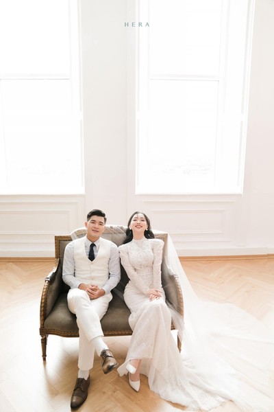 Ảnh cưới đẹp lung linh của tiền đạo Hà Đức Chinh