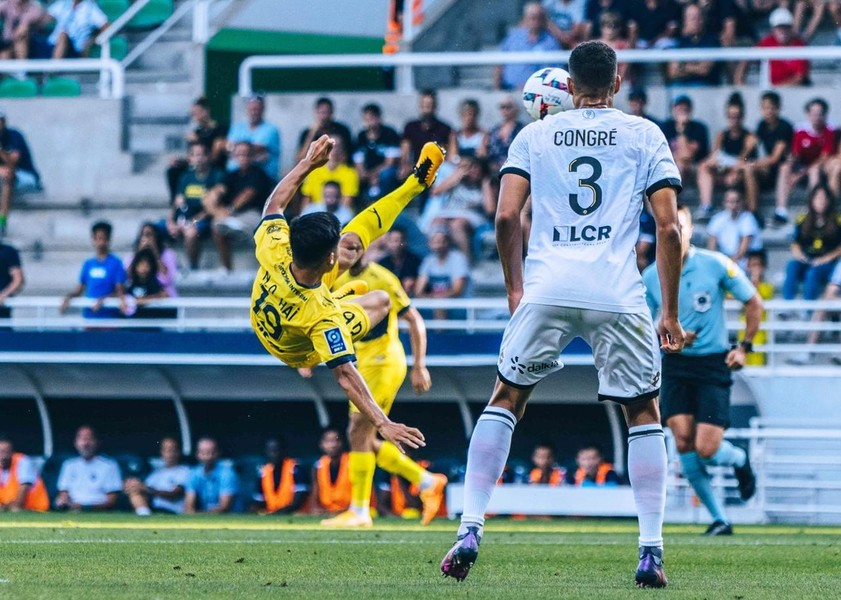 Toàn cảnh trận đầu tiên Quang Hải đá chính cho Pau FC
