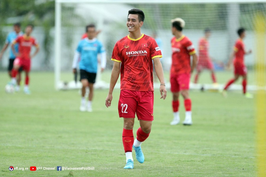 HLV Park dặn dò riêng Quang Hải trước trận gặp Ấn Độ