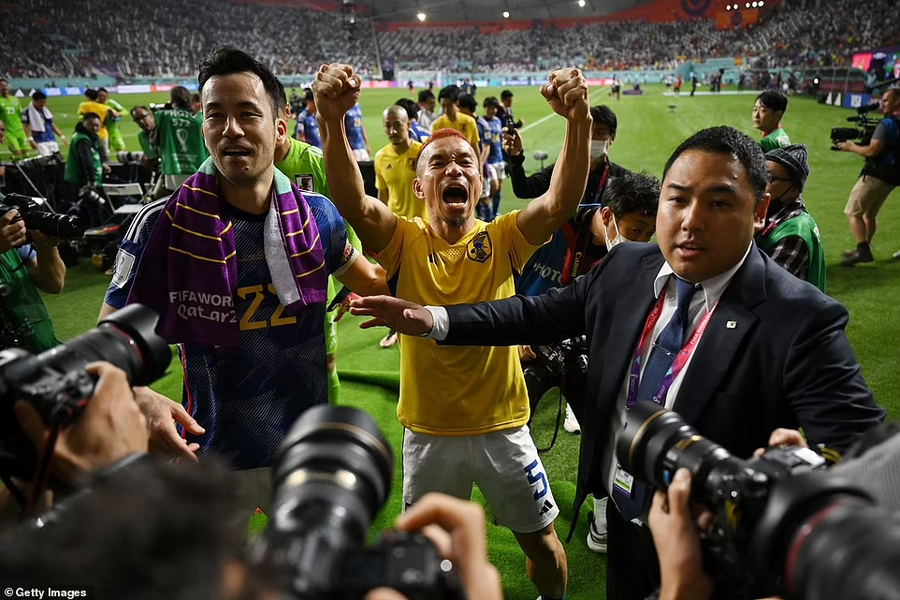 Người Nhật đổ ra đường ăn mừng kỳ tích World Cup 2022
