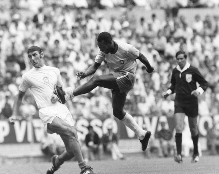 Sự nghiệp lẫy lừng của 'Vua bóng đá' Pele qua ảnh