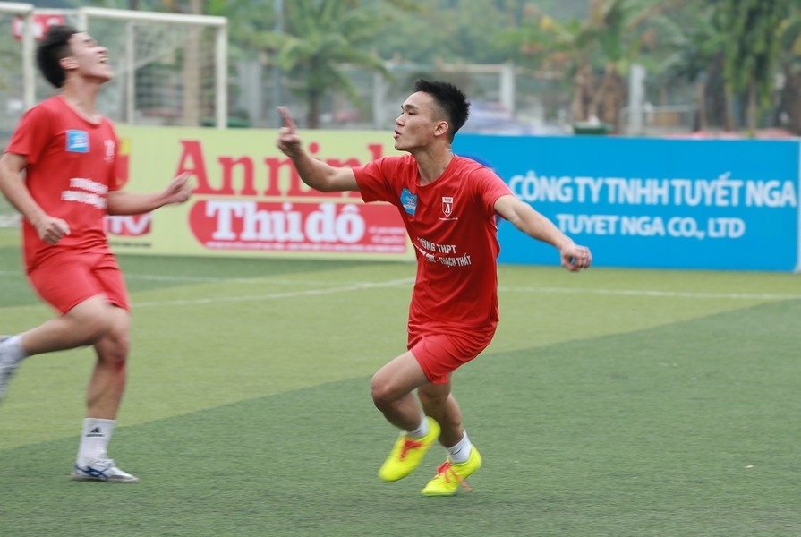 Ngược dòng ngoạn mục, THPT Phan Huy Chú vỡ òa đoạt vé chung kết