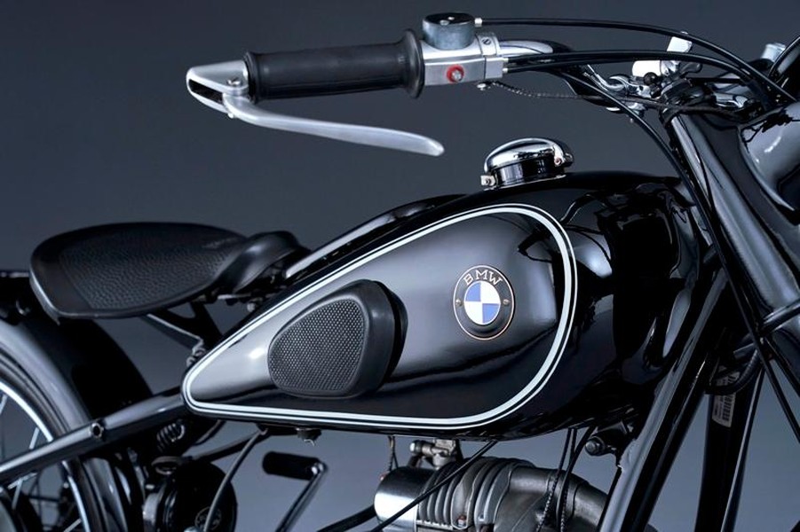Bộ đôi motor BMW R18 lần đầu ra mắt với giá tiền tỷ