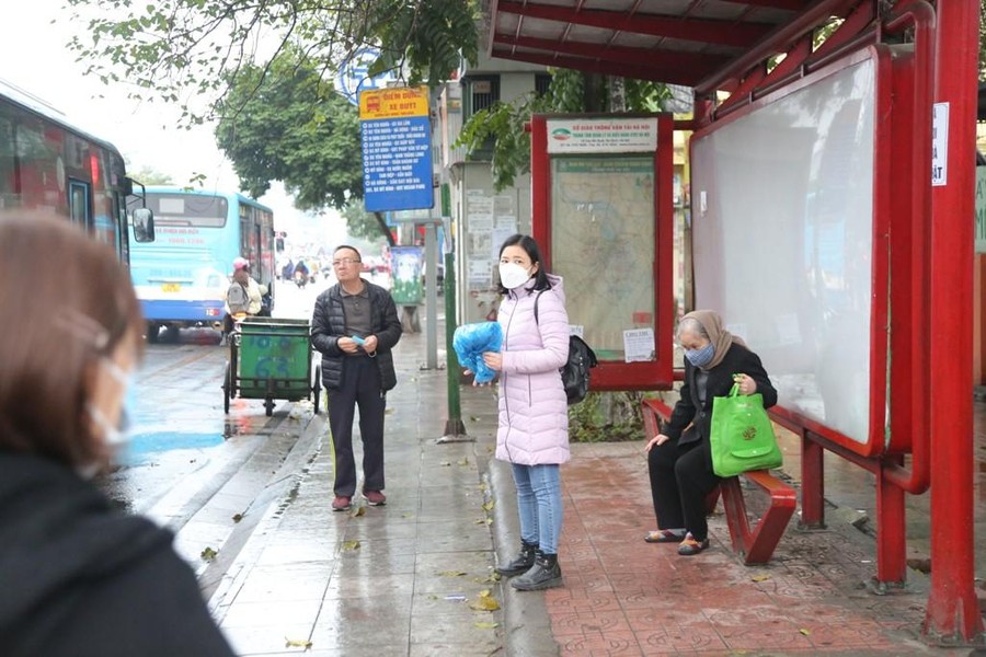 Cận cảnh xe buýt Hà Nội hoạt động tối đa công suất sau nhiều tháng cầm chừng