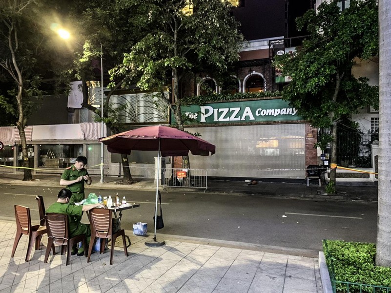 Hà Nội phong tỏa hàng pizza gần trung tâm vì có ca nghi nhiễm Covid-19