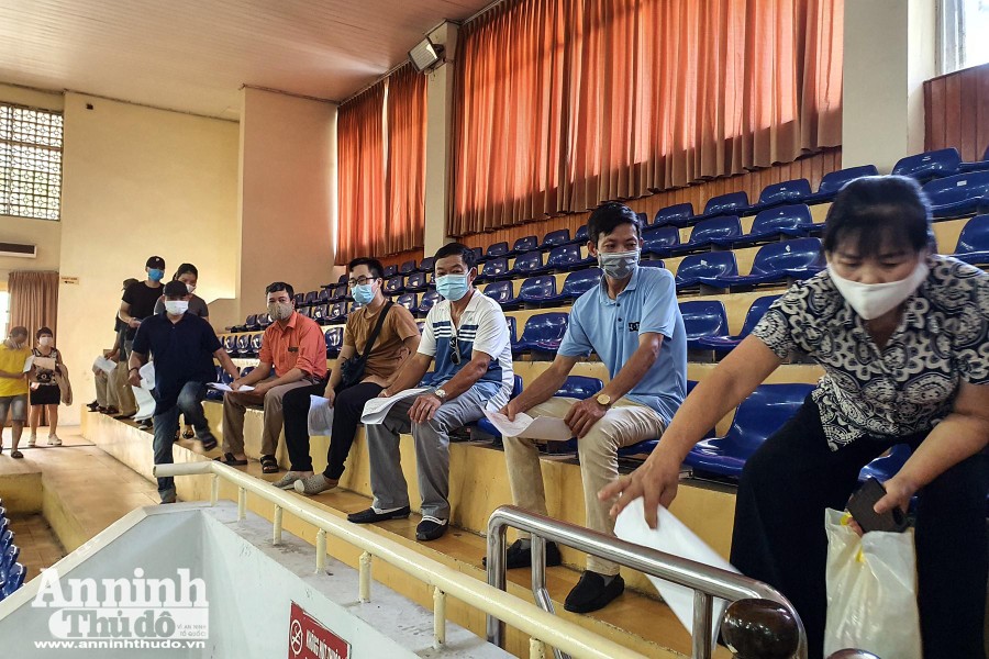 [ẢNH] Hà Nội trưng dụng nhà thi đấu 2.000 chỗ làm điểm tiêm vaccine Covid-19