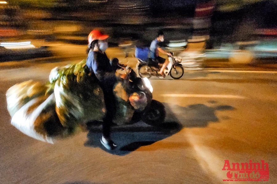 Hình ảnh khác biệt ở chợ đầu mối sầm uất nhất phía Nam Hà Nội ngày mở cửa trở lại