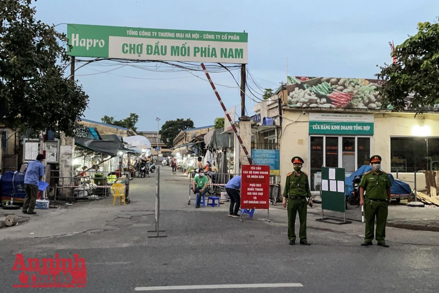 Hình ảnh khác biệt ở chợ đầu mối sầm uất nhất phía Nam Hà Nội ngày mở cửa trở lại