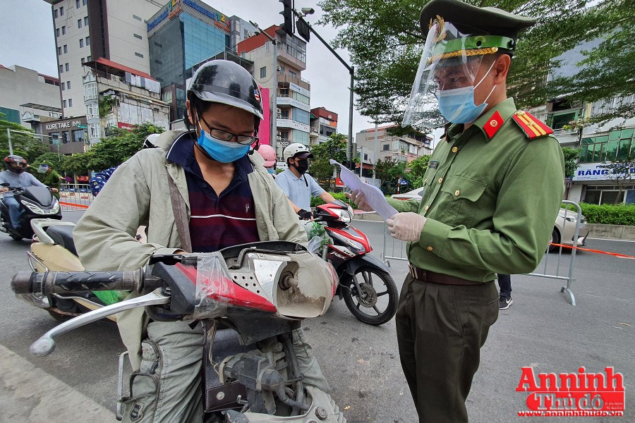 [ẢNH] Hà Nội ngày 2/9: Đường vắng hơn, vẫn có trường hợp ra đường sai mục đích