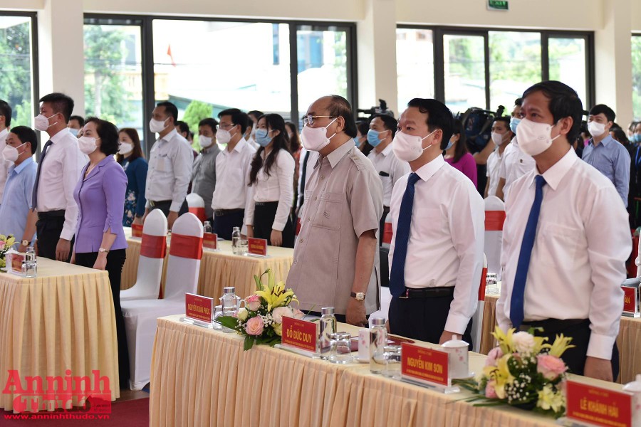 [Ảnh] Chủ tịch nước Nguyễn Xuân Phúc dự lễ khai giảng ở tỉnh 