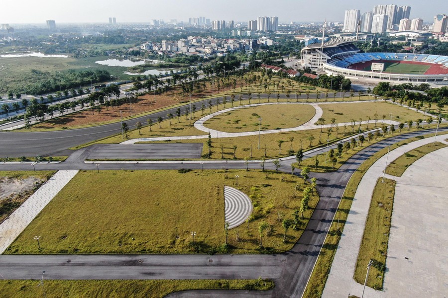 Đường đua F1 ở Hà Nội từng được mong chờ giờ nằm phơi mưa nắng...