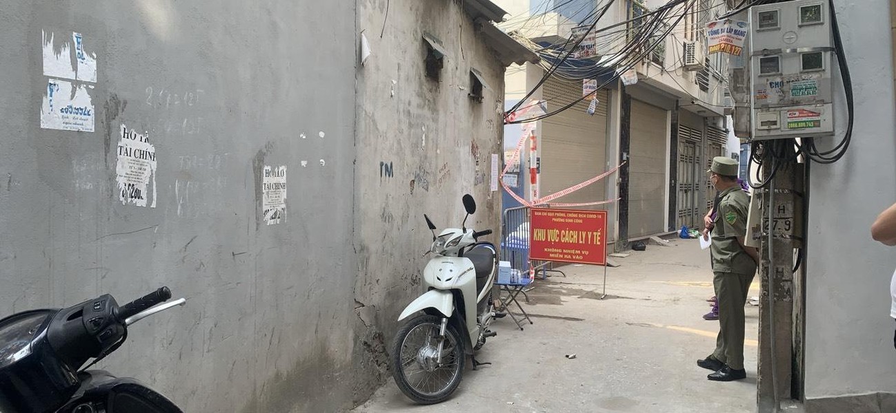 Cận cảnh điểm phong tỏa mới nhất ở phường Định Công, Hoàng Mai do có ca mắc Covid-19