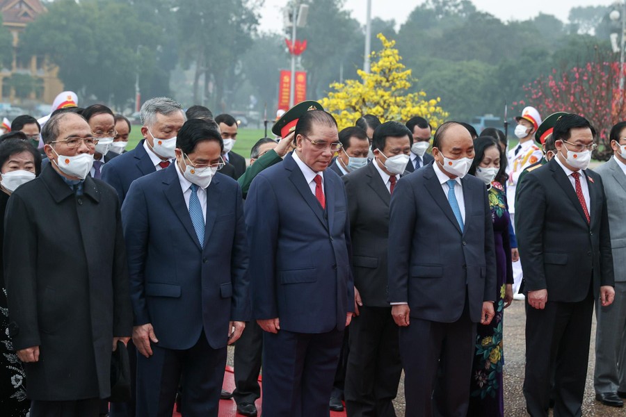 Lãnh đạo Đảng, Nhà nước, thành phố Hà Nội vào Lăng viếng Chủ tịch Hồ Chí Minh trước thềm Tết Nhâm Dần