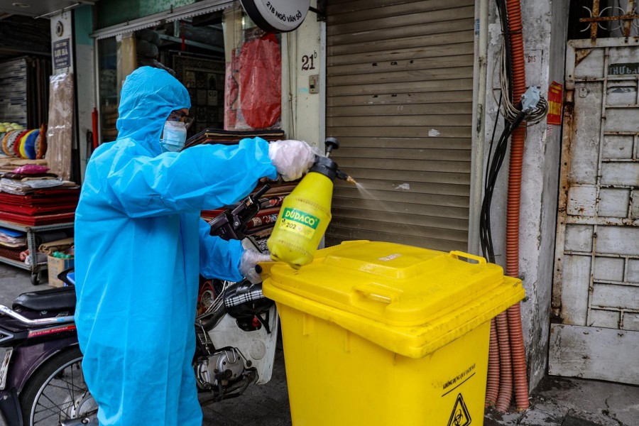 Cận cảnh quá trình thu gom rác thải y tế của F0 điều trị tại nhà và nguy cơ từ việc mắc bệnh không khai báo