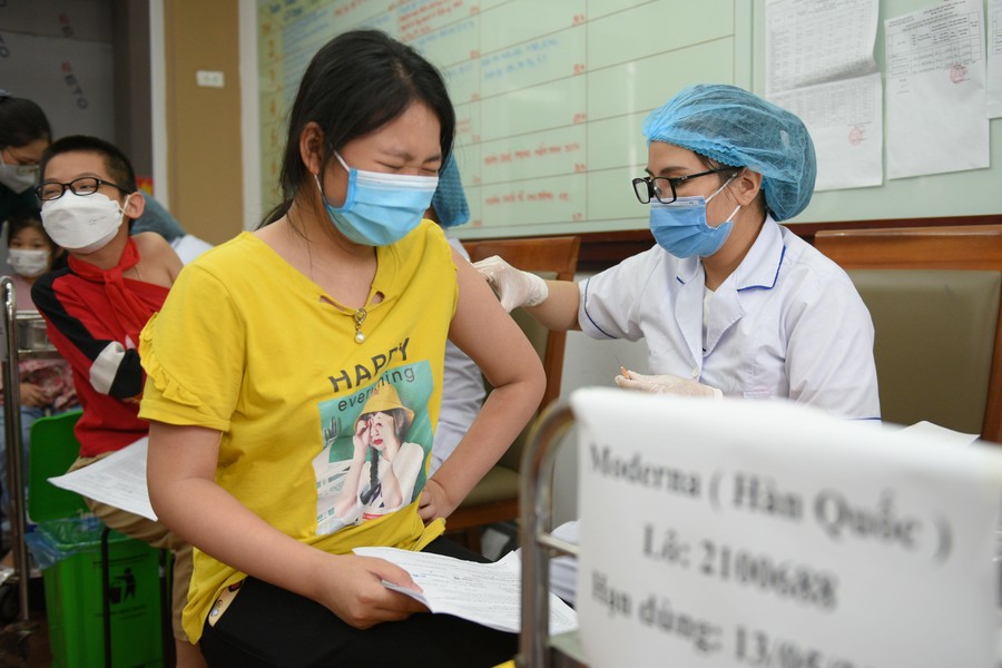 Hà Nội bắt đầu tiêm vaccine phòng Covid-19 cho học sinh lớp 1