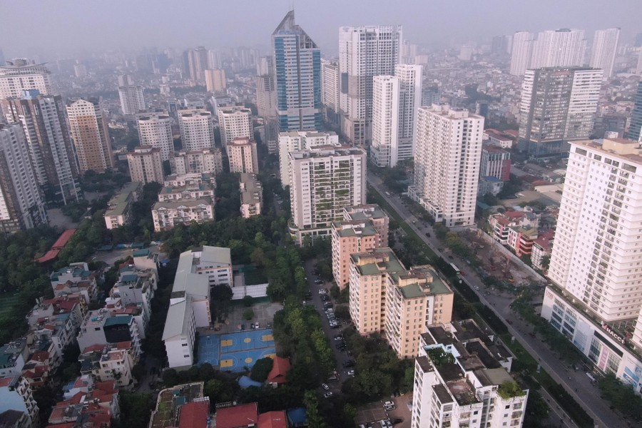 Toàn cảnh đường Lê Văn Lương - Tố Hữu với loạt cao ốc vi phạm quy hoạch