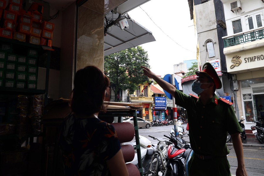 Cận cảnh mô hình liên kết chuông báo cháy ở các gia đình phố cổ Hà Nội