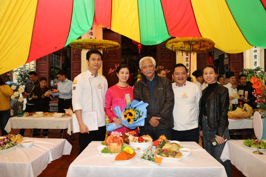 Xem cuộc thi nấu cỗ độc đáo ở phố ẩm thực ngon nức tiếng ở Hà Nội