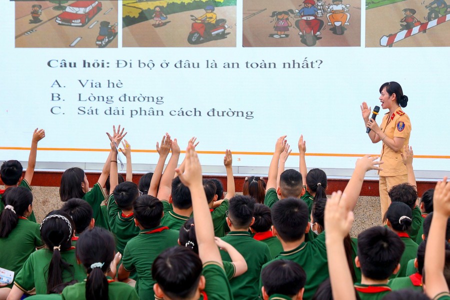 Hà Nội có thêm mô hình điểm ''Cổng trường học an toàn giao thông''
