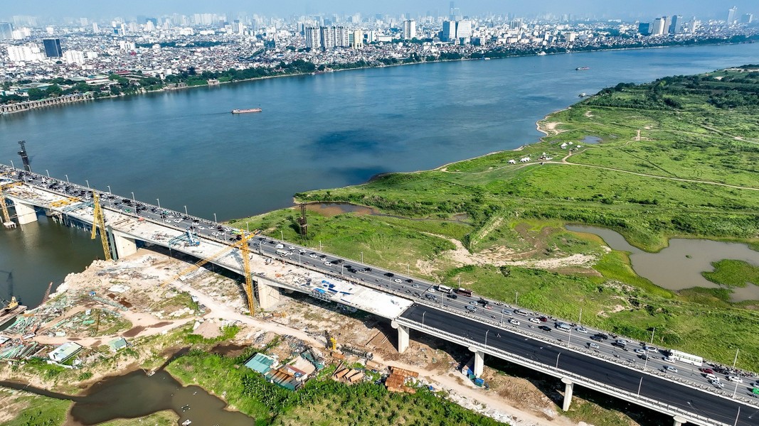 Hình ảnh ấn tượng cầu Vĩnh Tuy 2 mới được hợp long ở Hà Nội