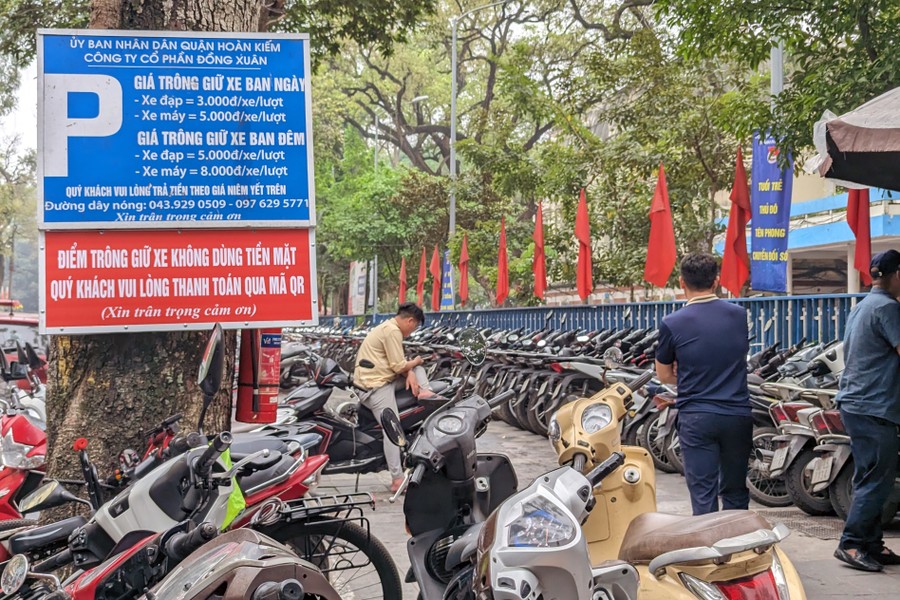 Cận cảnh các điểm trông giữ xe không dùng tiền mặt ở Hà Nội từ hôm nay
