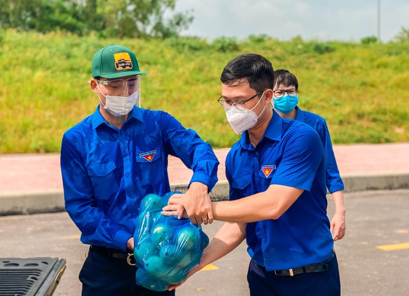 Hà Nội tiếp nhận 30 tấn rau củ và vật tư y tế từ tuổi trẻ Bắc Giang