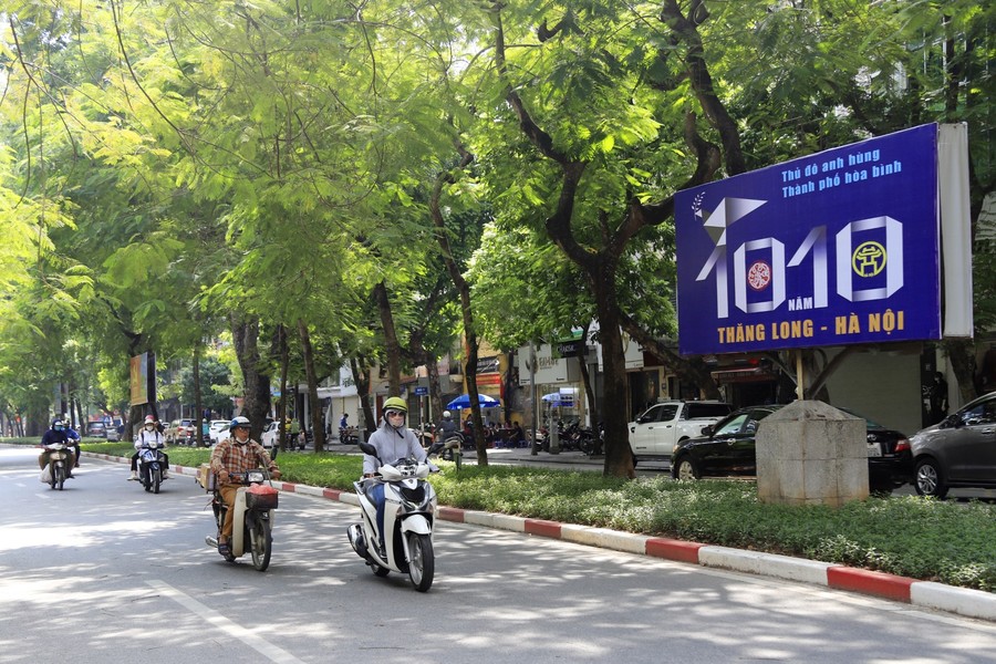 Phố phường rực rỡ chào mừng 1010 năm Thăng Long - Hà Nội