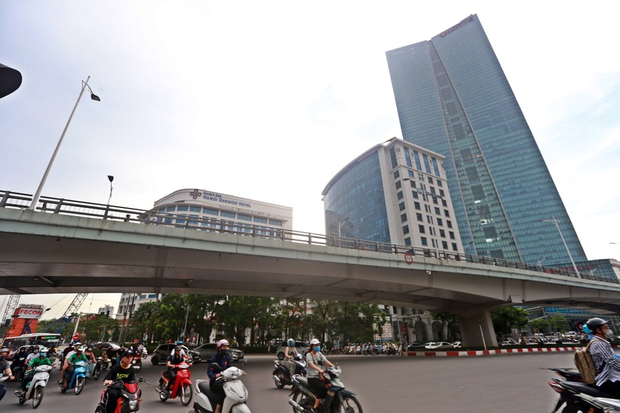 Những cây cầu xóa ''điểm đen'' ùn tắc ở Hà Nội 