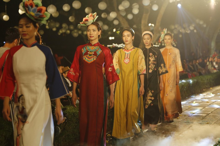 Áo dài của chúng ta” - tôn vinh vẻ đẹp Việt