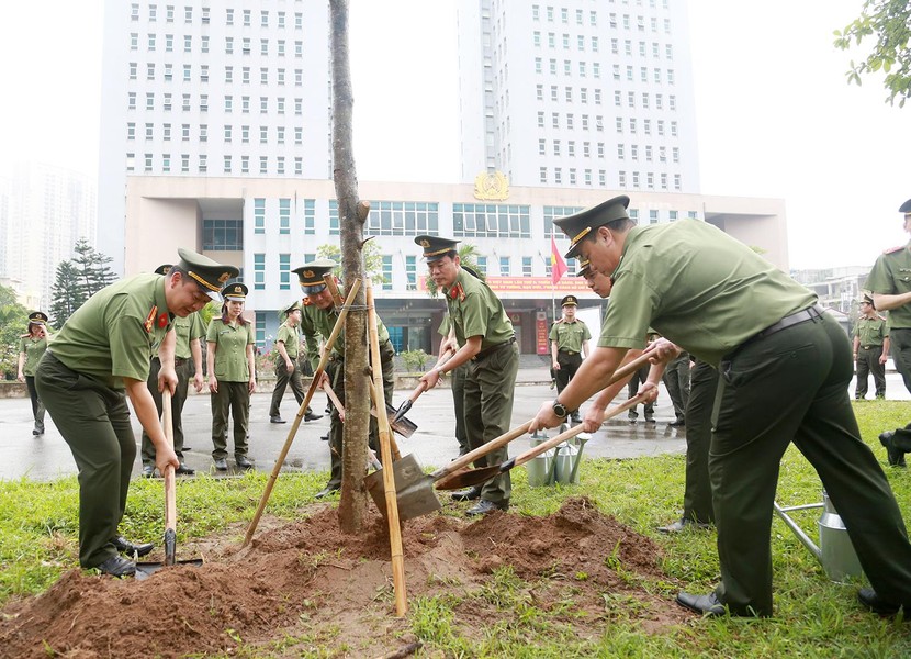 Cụm thi đua số 5 - CATP Hà Nội: Trồng cây đời đời nhớ ơn Chủ tịch Hồ Chí Minh