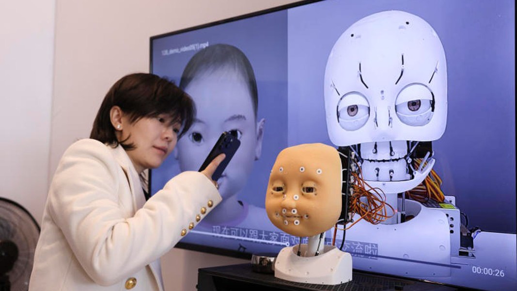 Trung Quốc sản xuất thành công đứa trẻ AI đầu tiên trên thế giới