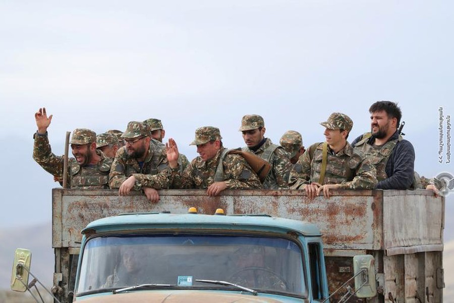 [ẢNH] Cận cảnh cuộc giao tranh ác liệt giữa Armenia và Azerbaijan tại Nagorno-Karabakh