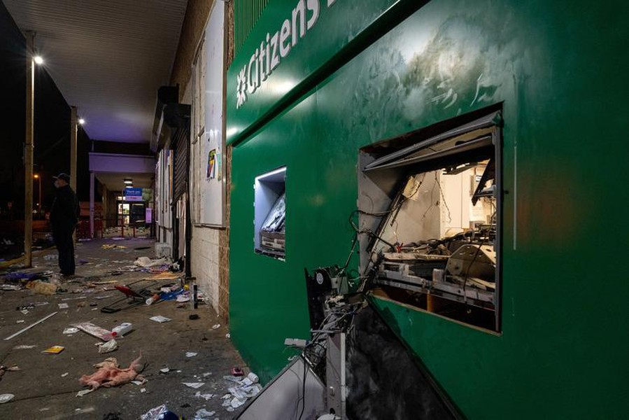 [Ảnh] Bạo động, hôi của trước thềm bầu cử ở Mỹ, hàng loạt cây ATM bị kích nổ
