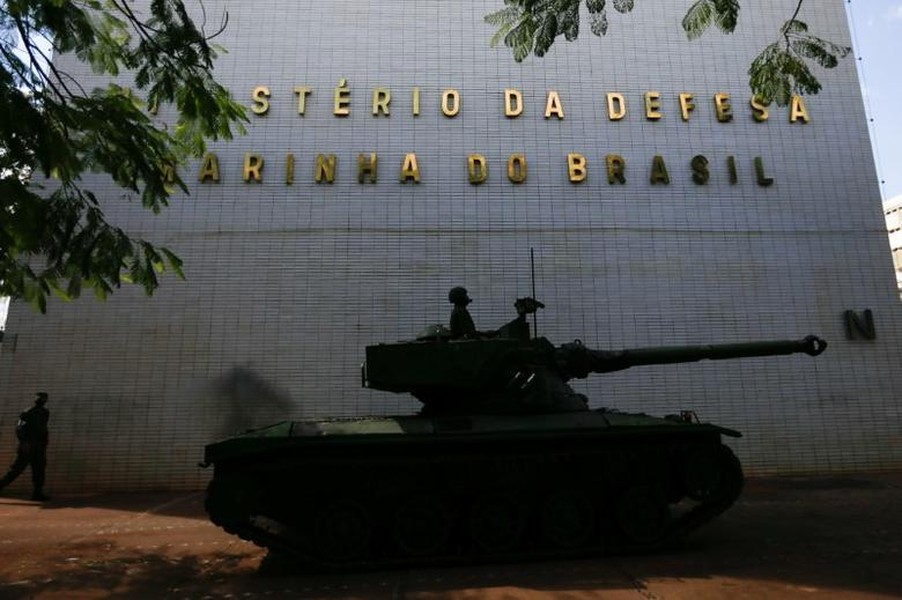[ẢNH] Ẩn ý đằng sau cuộc diễu binh bất thường bên ngoài Dinh Tổng thống Brazil