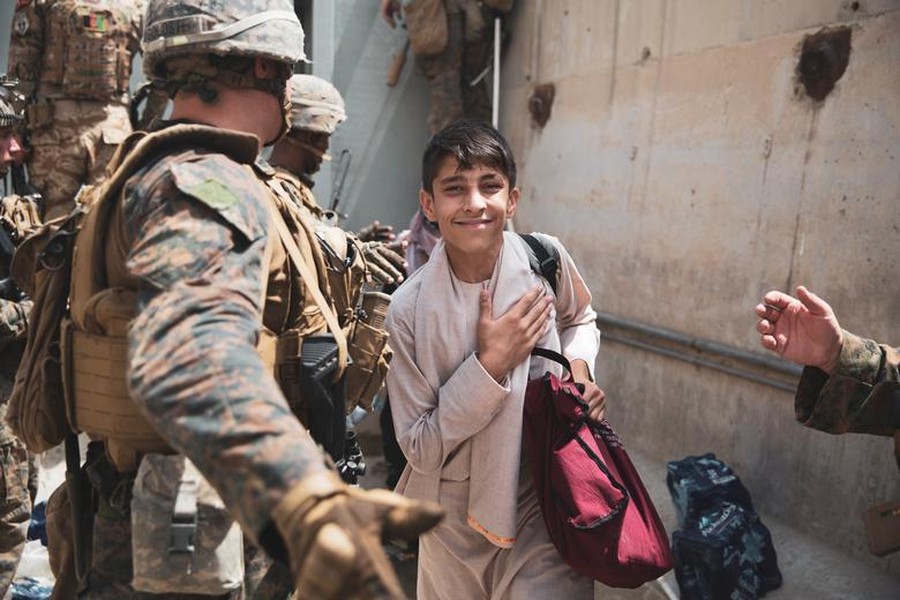[ẢNH] Những khoảnh khắc ít người biết giữa hỗn loạn ở Kabul